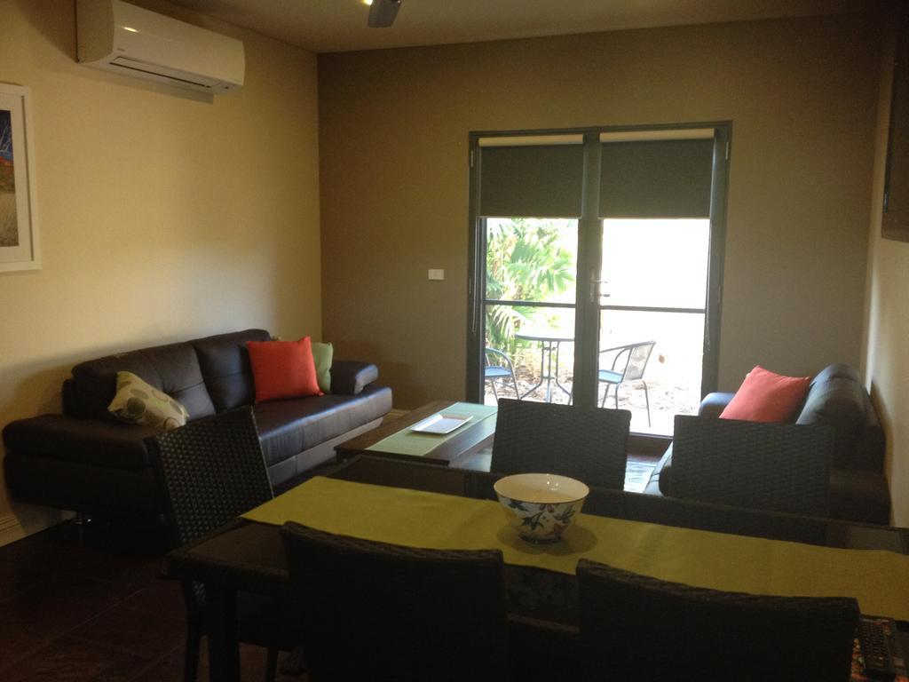 ברום Breezes Apartments מראה חיצוני תמונה